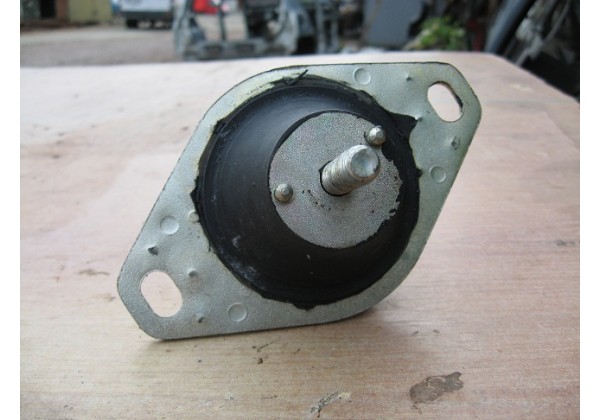 опора двигуна, зпереду зправа Renault 19 1.9 d, 1.9 td, 7700788383 , 7700802927
